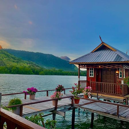 Parapat Water Village Resort เซมปอร์นา ภายนอก รูปภาพ