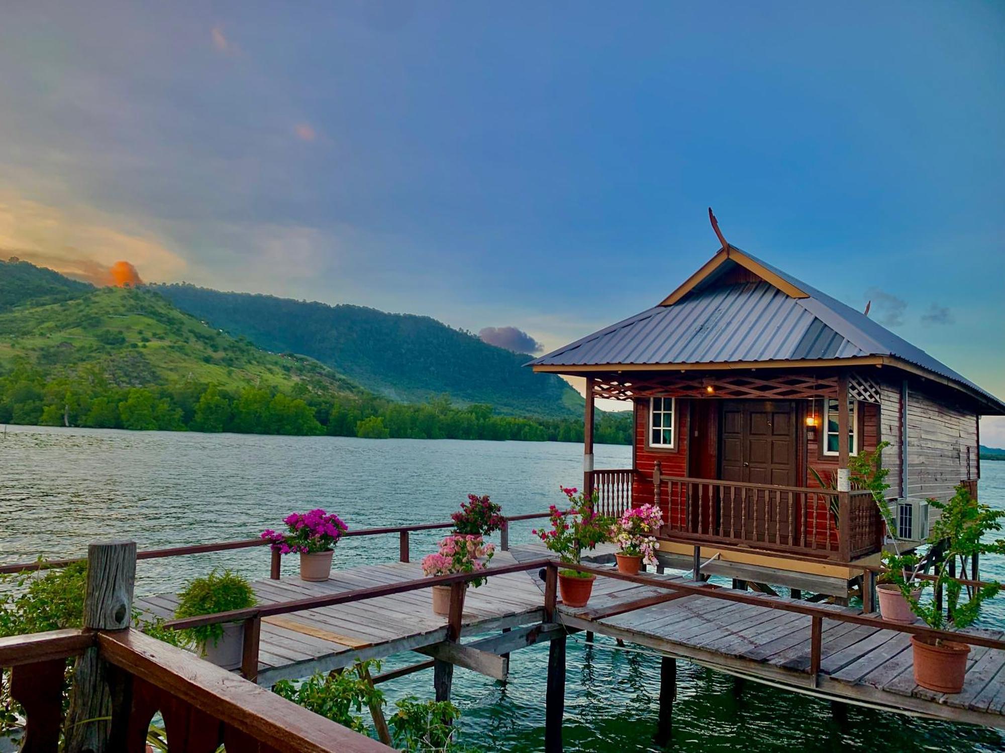 Parapat Water Village Resort เซมปอร์นา ภายนอก รูปภาพ