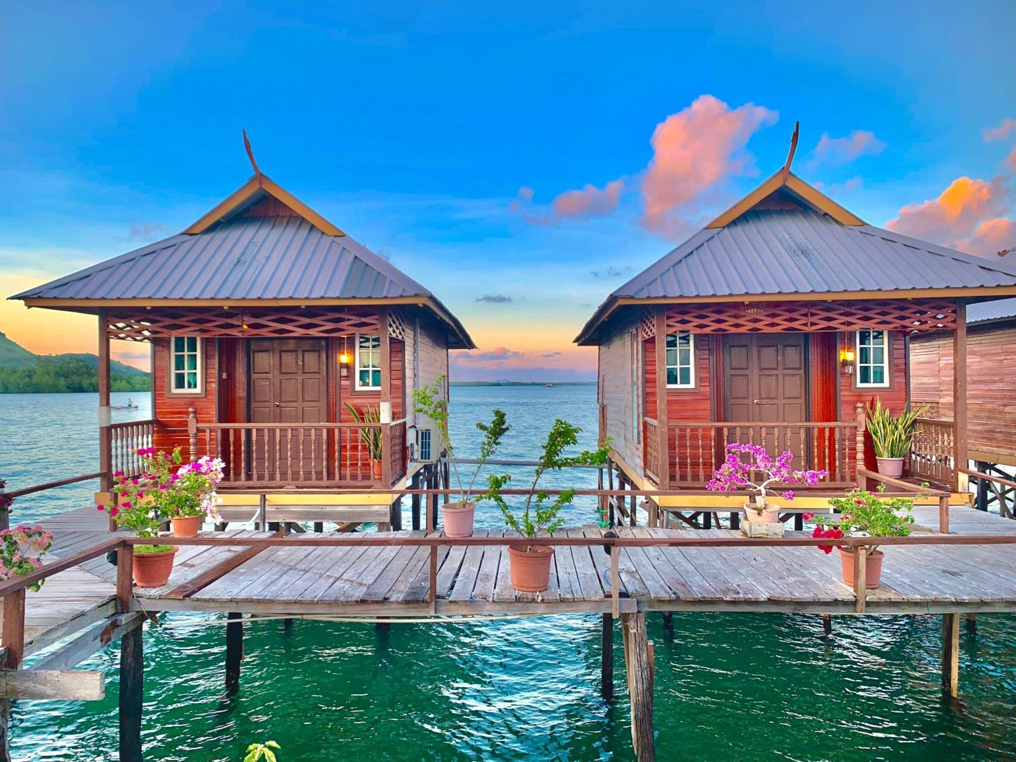 Parapat Water Village Resort เซมปอร์นา ภายนอก รูปภาพ