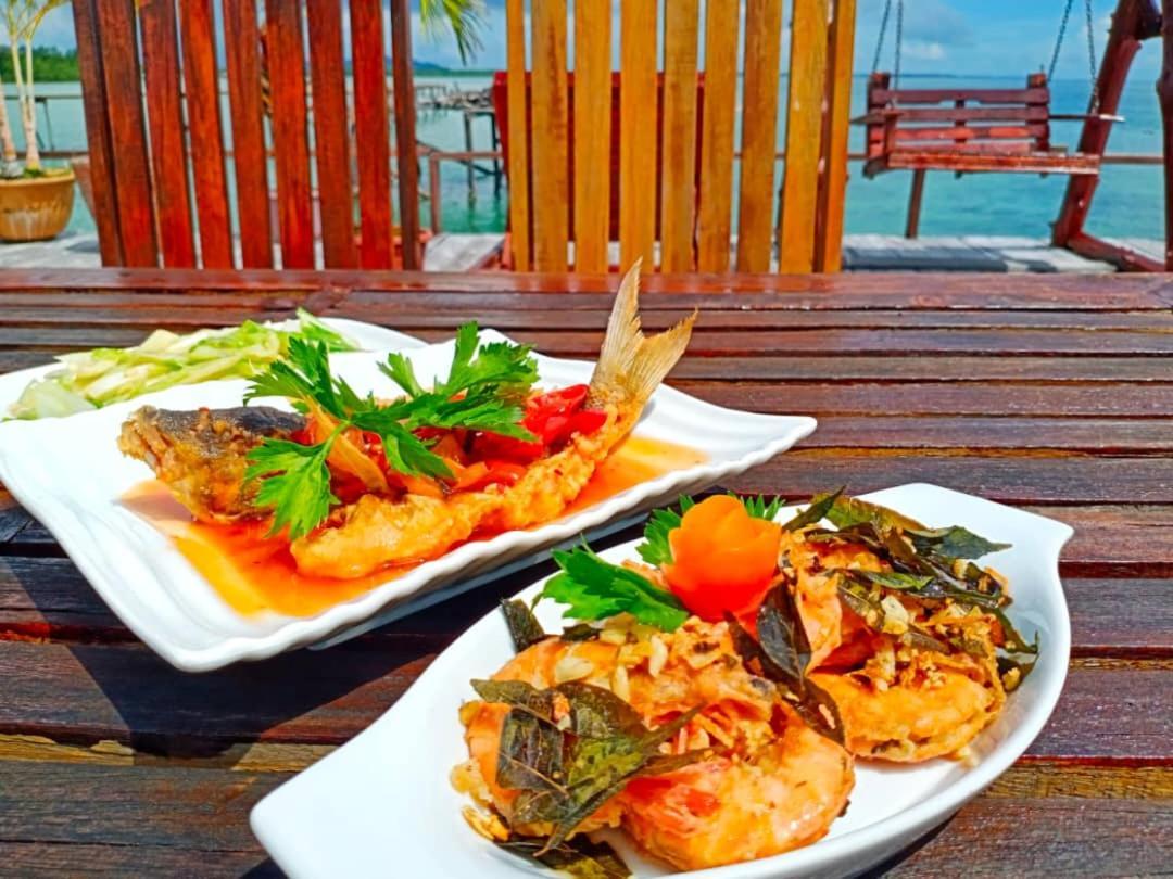 Parapat Water Village Resort เซมปอร์นา ภายนอก รูปภาพ