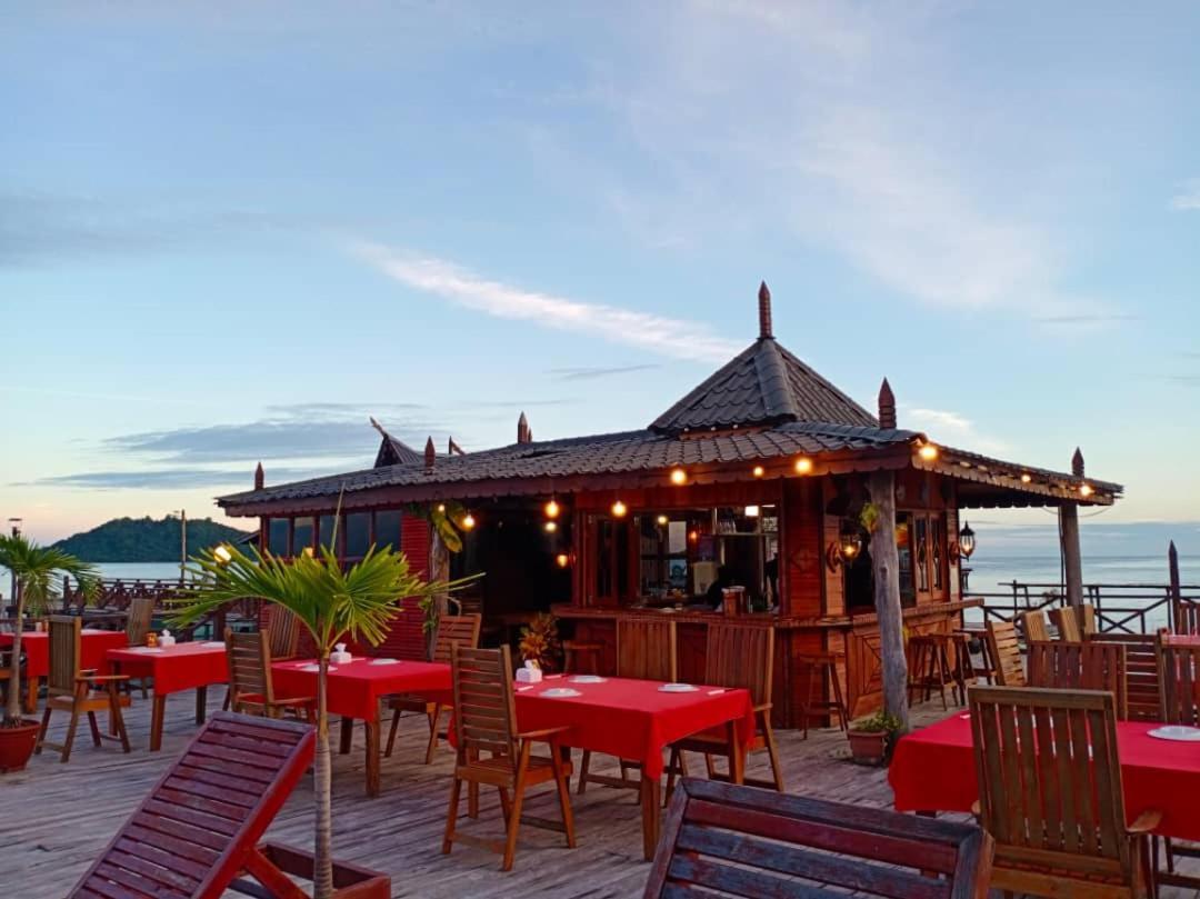 Parapat Water Village Resort เซมปอร์นา ภายนอก รูปภาพ