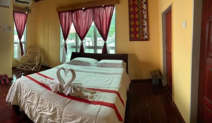 Parapat Water Village Resort เซมปอร์นา ภายนอก รูปภาพ
