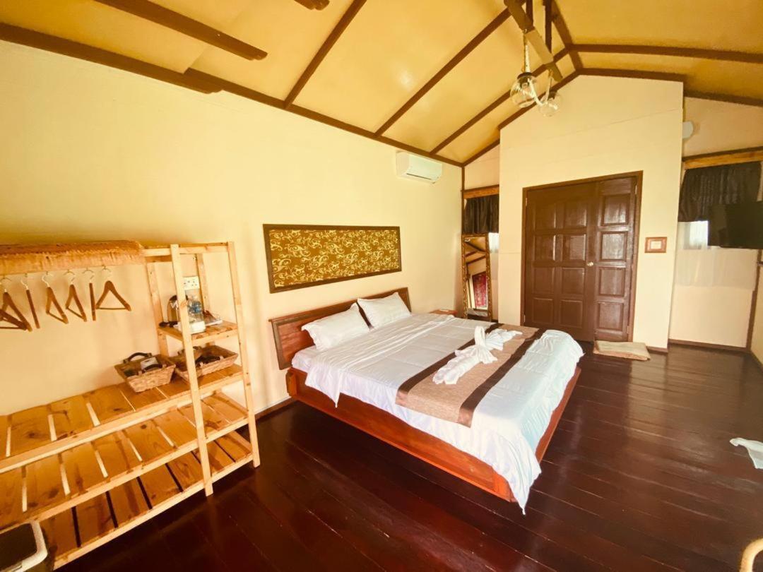 Parapat Water Village Resort เซมปอร์นา ภายนอก รูปภาพ
