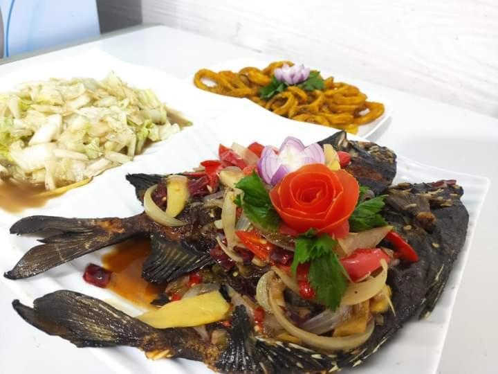 Parapat Water Village Resort เซมปอร์นา ภายนอก รูปภาพ