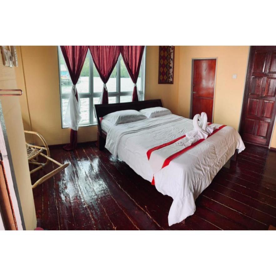 Parapat Water Village Resort เซมปอร์นา ภายนอก รูปภาพ
