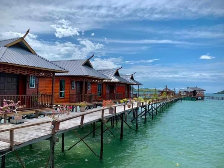 Parapat Water Village Resort เซมปอร์นา ภายนอก รูปภาพ